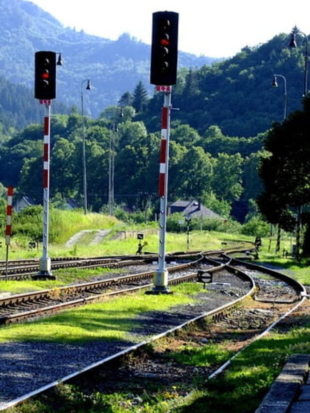 railway-station-5091760_640